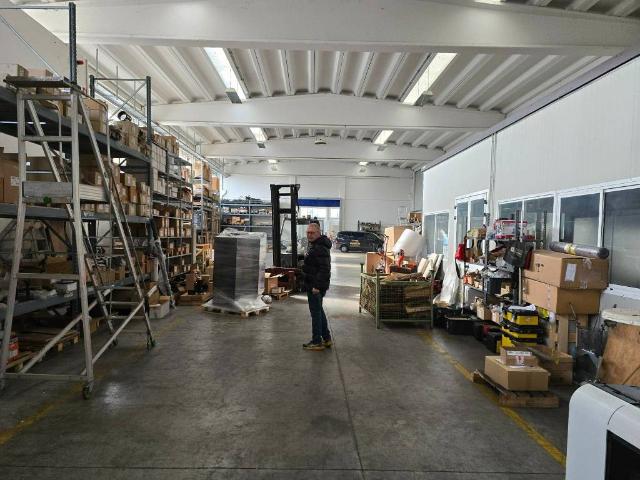 Locale Commerciale in vendita a Bassa Reggiana, Re