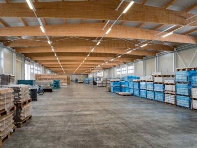 Locale Commerciale in vendita a Bassa Reggiana, Re