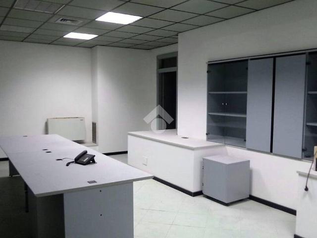 Locale Commerciale in vendita a Zona Centro, Brescia