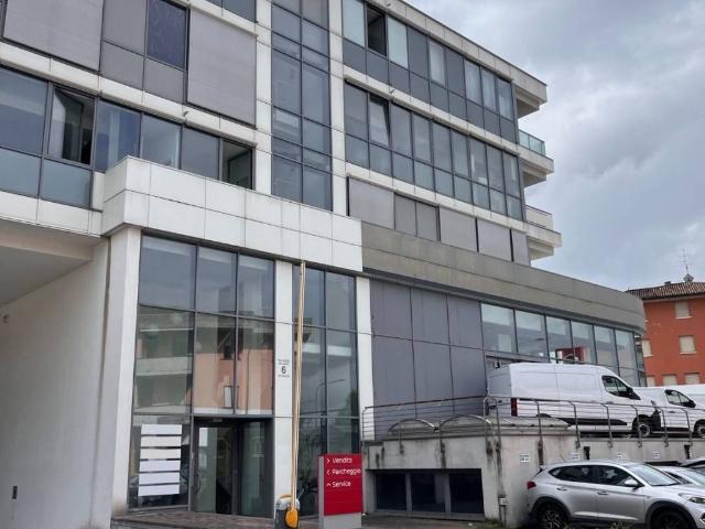 Locale Commerciale in vendita a Zona Ovest, Brescia