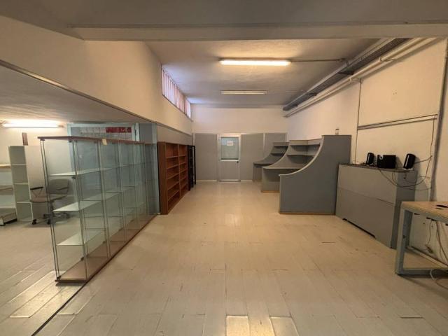 Locale Commerciale in vendita a Zona Centro, Brescia