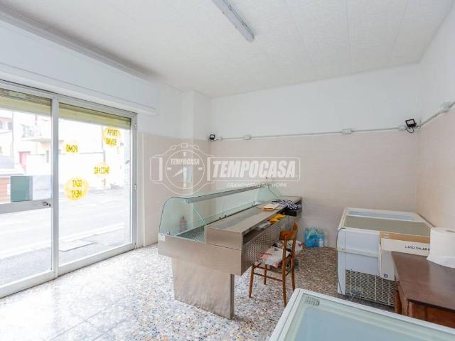 Locale Commerciale in vendita a Zona Ovest, Brescia