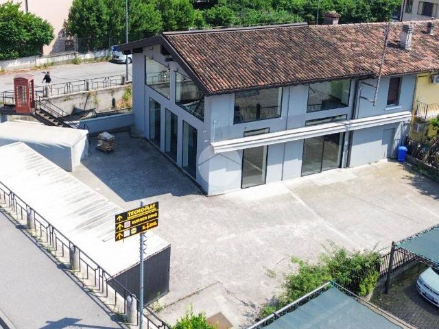 Locale Commerciale in vendita a Zona Est, Brescia