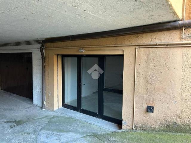 Locale Commerciale in vendita a Zona Ovest, Brescia