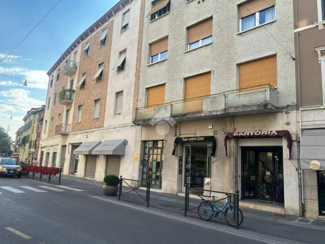 Locale Commerciale in vendita a Zona Centro, Brescia