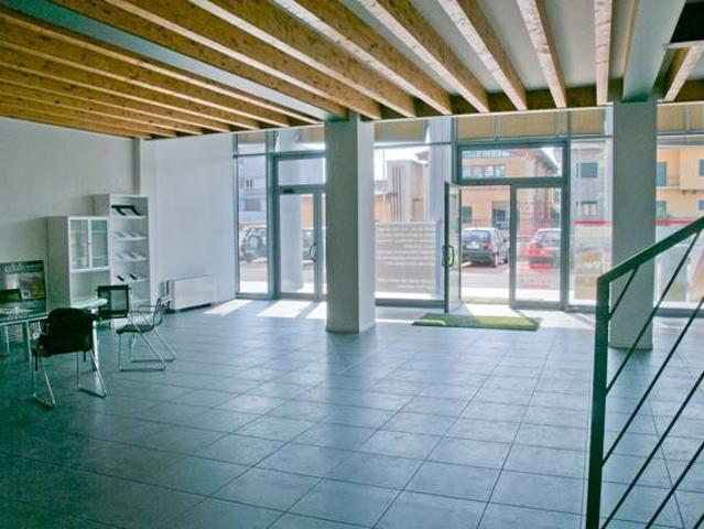 Locale Commerciale in vendita a Zona Ovest, Brescia