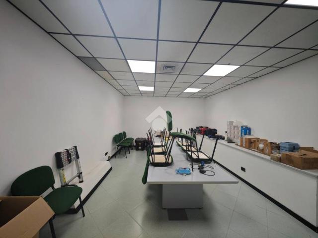 Locale Commerciale in vendita a Zona Centro, Brescia