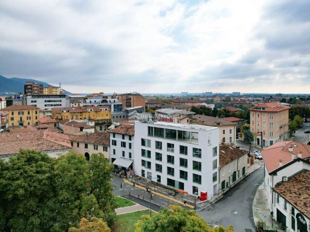 Locale Commerciale in vendita a Zona Centro, Brescia