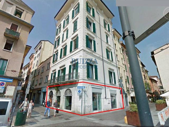 Locale Commerciale in vendita a Zona Centro, Brescia