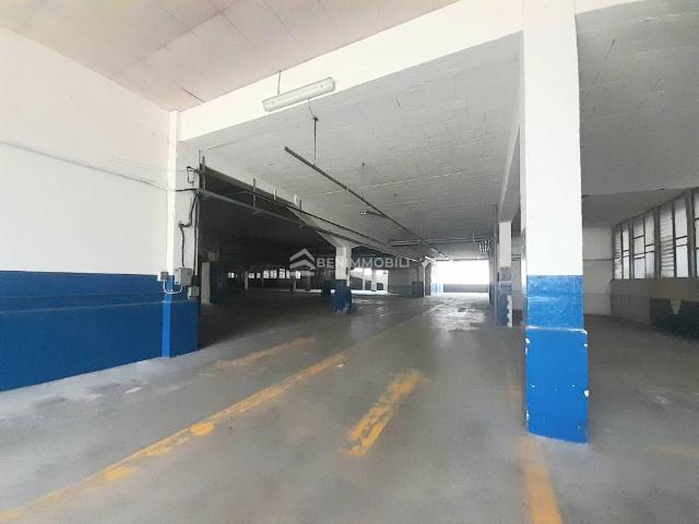 Locale Commerciale in vendita a Zona Est, Brescia