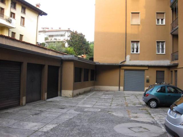 Locale Commerciale in vendita a Zona Ovest, Brescia