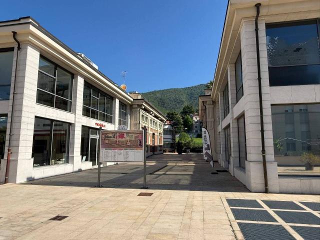 Locale Commerciale in vendita a Zona Est, Brescia
