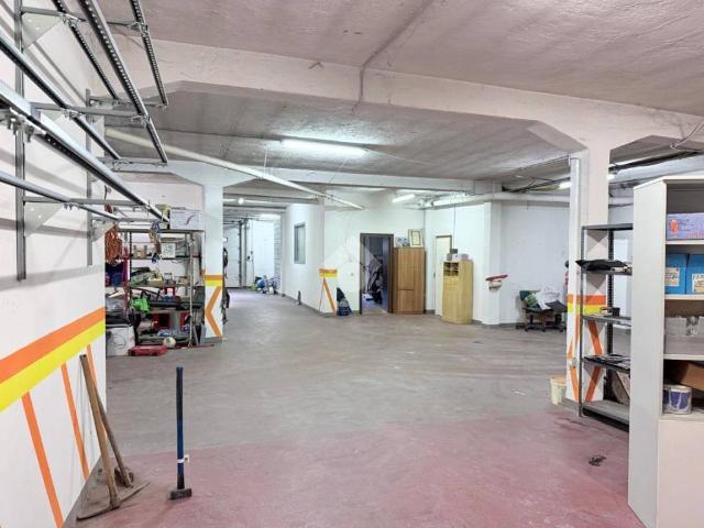 Locale Commerciale in vendita a Zona Nord, Brescia
