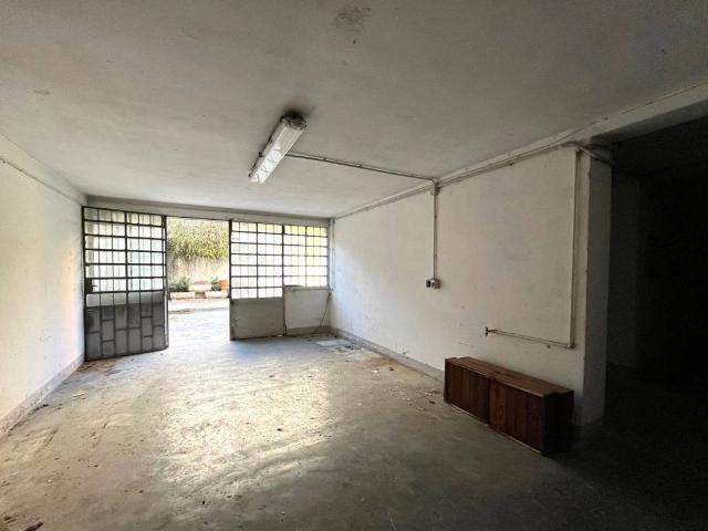 Locale Commerciale in vendita a Zona Ovest, Brescia