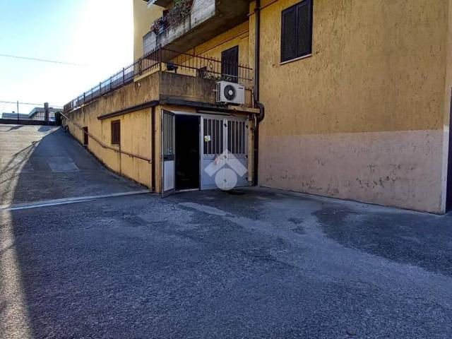 Locale Commerciale in vendita a Zona Ovest, Brescia