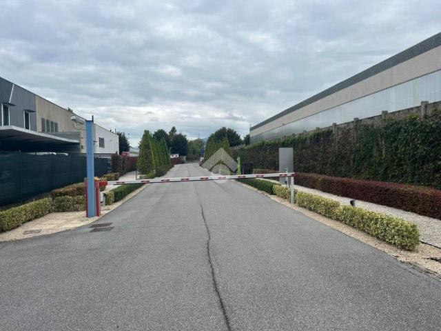 Locale Commerciale in vendita a Zona Sud, Brescia
