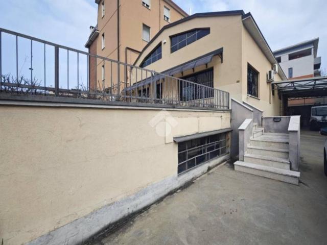 Locale Commerciale in vendita a Zona Ovest, Brescia