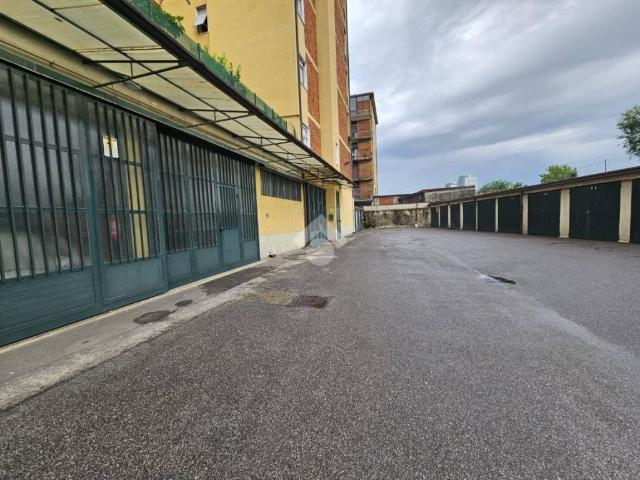 Locale Commerciale in vendita a Zona Sud, Brescia
