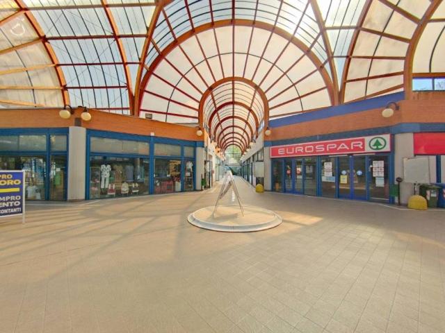 Locale Commerciale in vendita a Zona Nord, Brescia