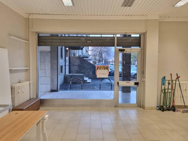 Locale Commerciale in vendita a Zona Nord, Brescia
