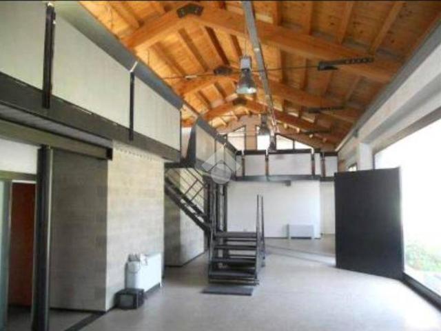 Locale Commerciale in vendita a Zona Ovest, Brescia