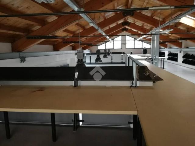 Locale Commerciale in vendita a Zona Ovest, Brescia
