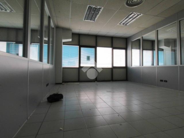 Locale Commerciale in vendita a Zona Ovest, Brescia