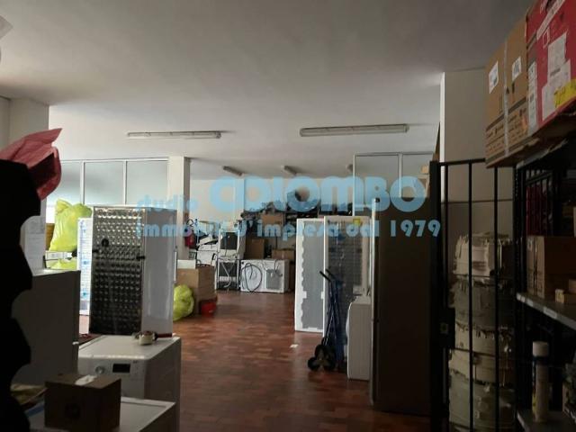 Locale Commerciale in vendita a Zona Ovest, Brescia
