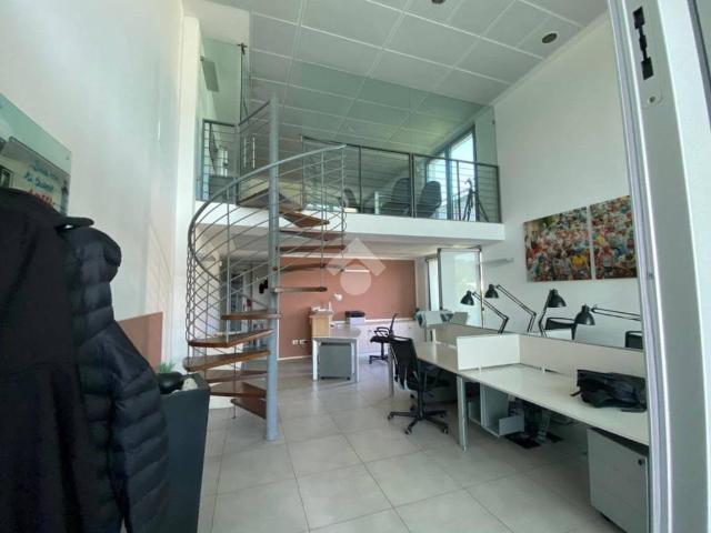 Locale Commerciale in vendita a Zona Nord, Brescia