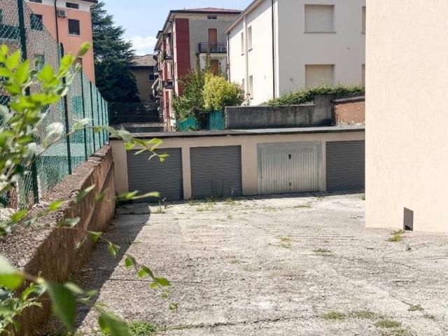 Locale Commerciale in vendita a Zona Ovest, Brescia