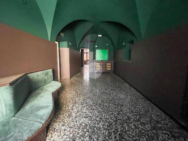 Locale Commerciale in vendita a Zona Est, Brescia