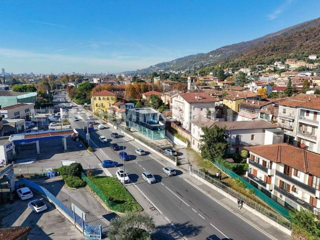 Locale Commerciale in vendita a Zona Est, Brescia