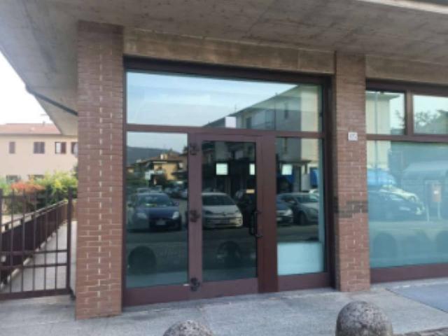 Locale Commerciale in vendita a Zona Ovest, Brescia
