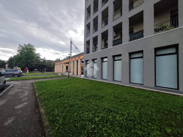 Locale Commerciale in vendita a Zona Ovest, Brescia