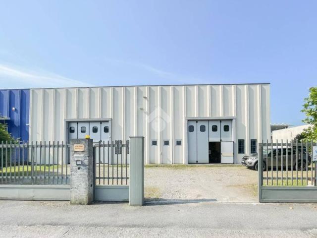 Locale Commerciale in vendita a Zona Est, Brescia