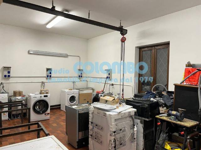 Locale Commerciale in vendita a Zona Ovest, Brescia
