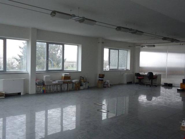 Locale Commerciale in vendita a Zona Est, Brescia