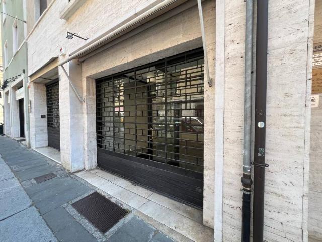 Locale Commerciale in vendita a Zona Centro, Brescia