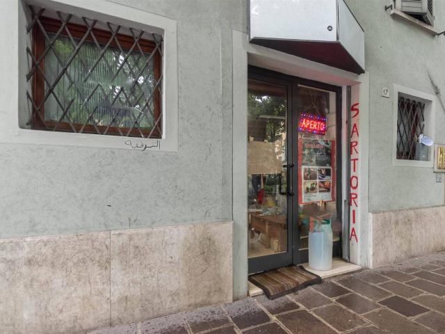 Locale Commerciale in vendita a Zona Centro, Brescia