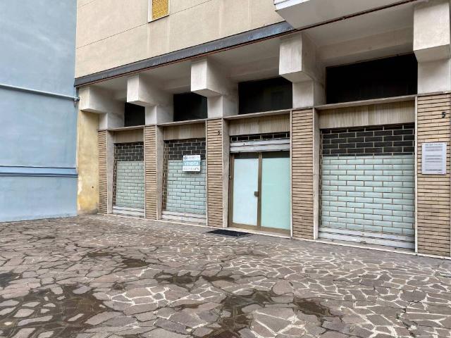Locale Commerciale in vendita a Zona Centro, Brescia