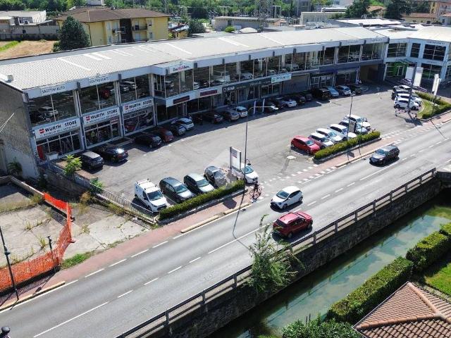 Locale Commerciale in vendita a Zona Est, Brescia