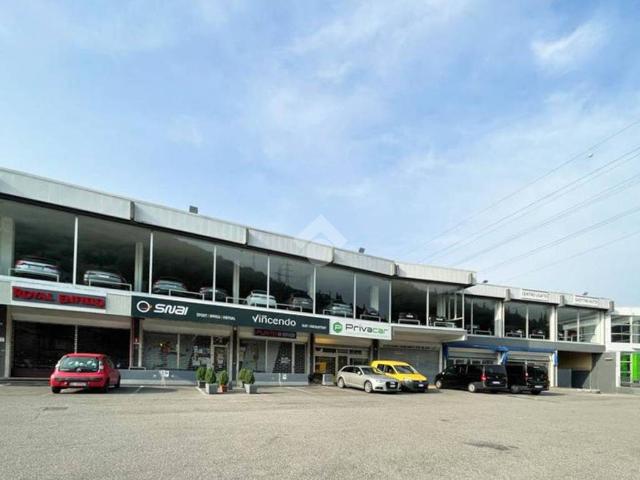 Locale Commerciale in vendita a Zona Est, Brescia