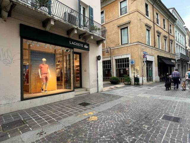 Locale Commerciale in vendita a Zona Centro, Brescia