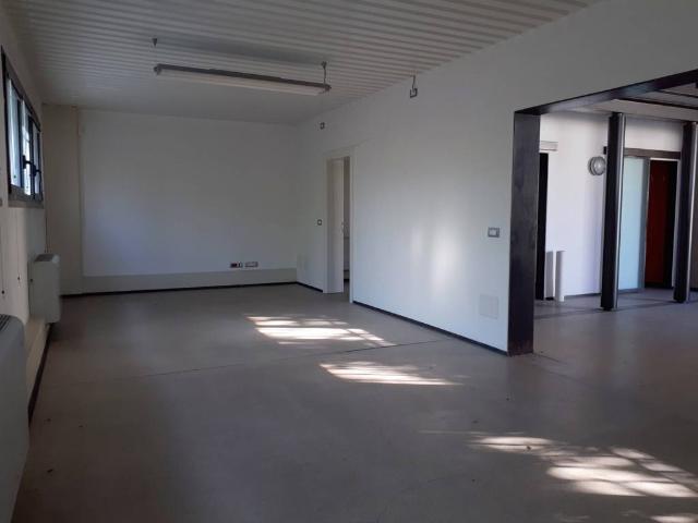 Locale Commerciale in vendita a Zona Ovest, Brescia