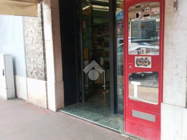 Locale Commerciale in vendita a Zona Ovest, Brescia