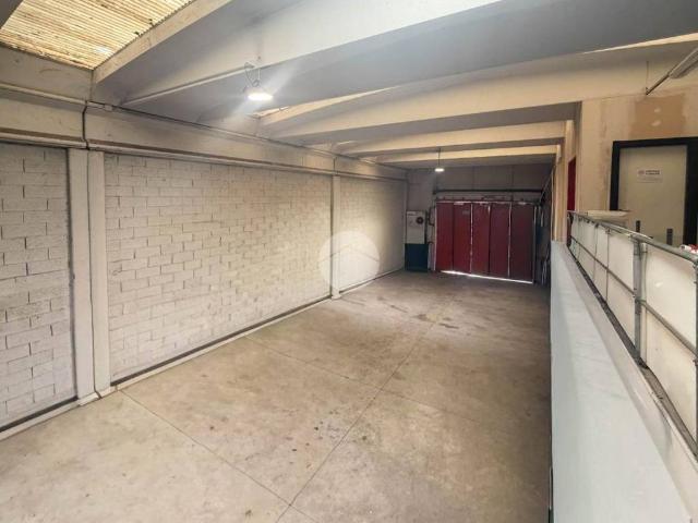 Locale Commerciale in vendita a Zona Est, Brescia