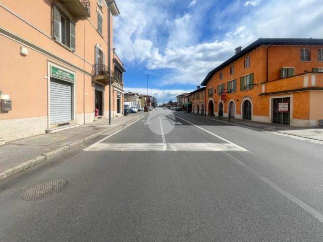 Locale Commerciale in vendita a Zona Est, Brescia