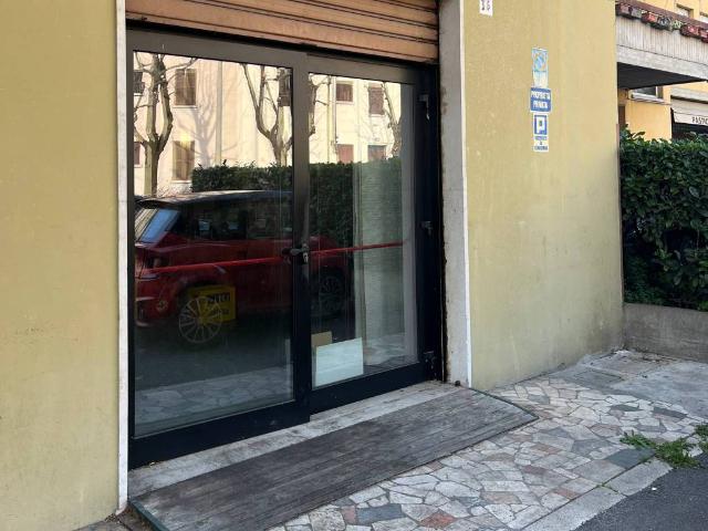 Locale Commerciale in vendita a Zona Ovest, Brescia