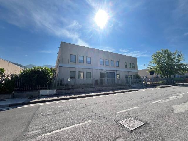 Locale Commerciale in vendita a Caionvico, Brescia