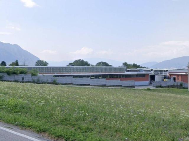 Locale Commerciale in vendita a Comunità Montana Valli del Verbano, Brezzo Di Bedero